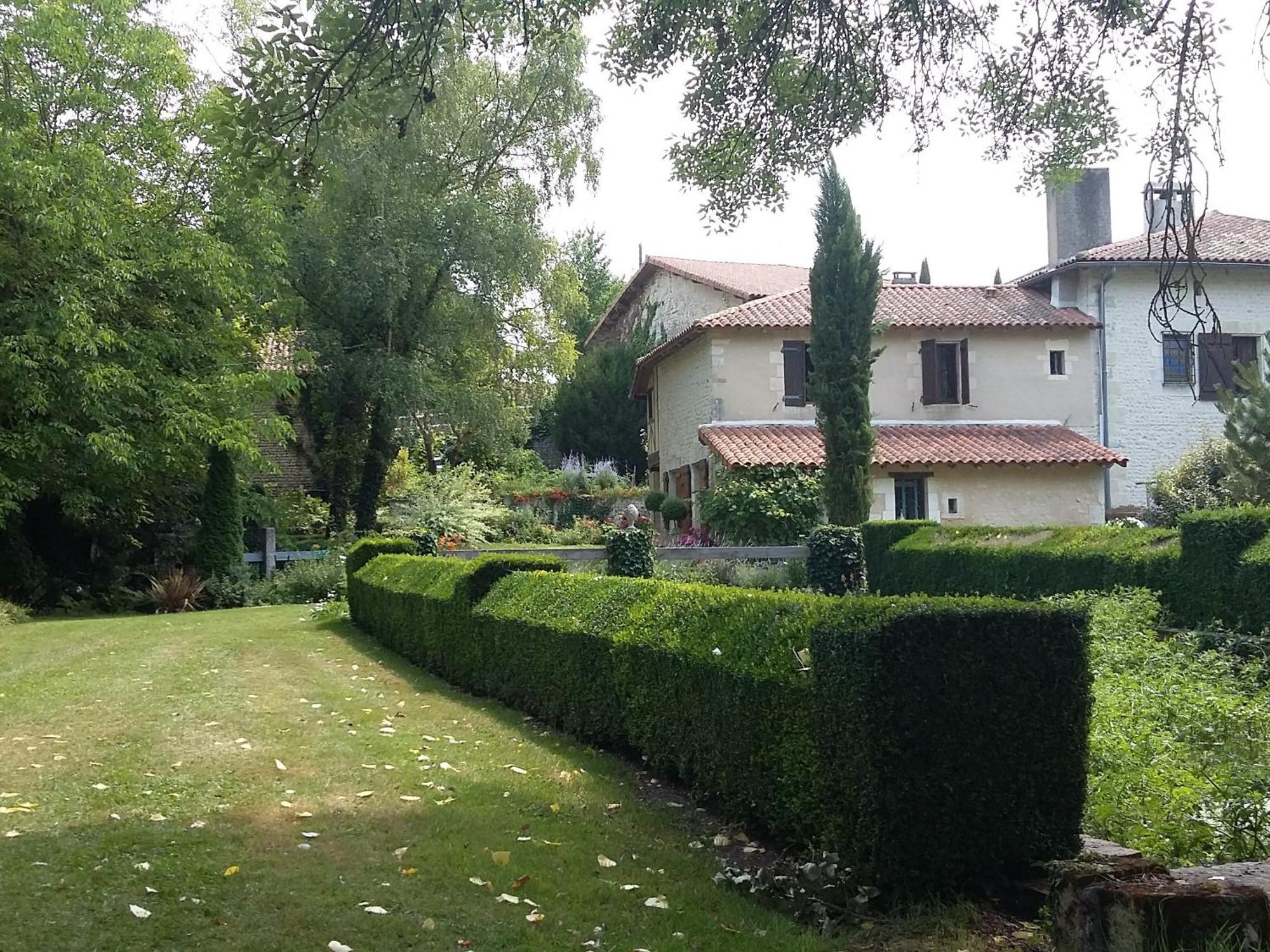 Hotel Moulin Rouhaud Montboyer Esterno foto