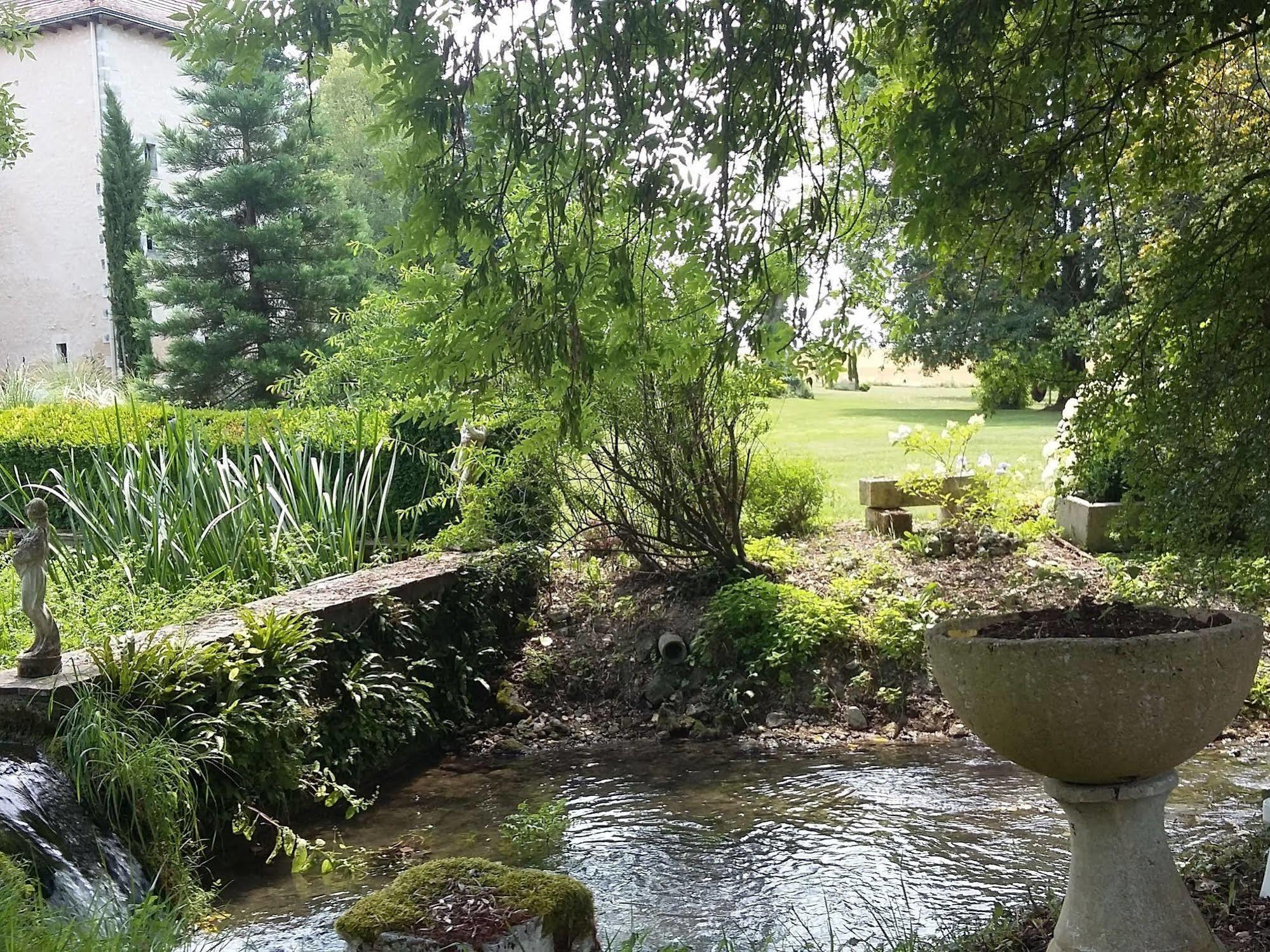Hotel Moulin Rouhaud Montboyer Esterno foto