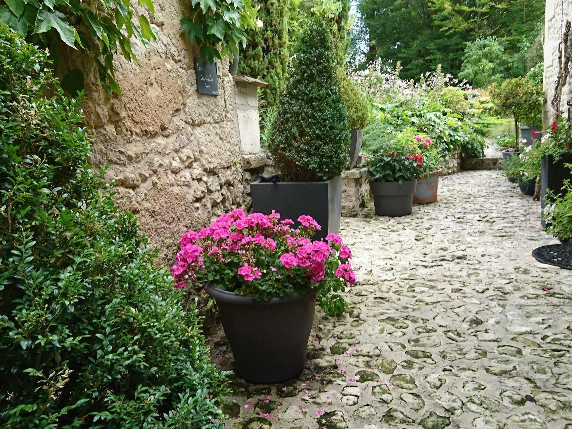 Hotel Moulin Rouhaud Montboyer Esterno foto
