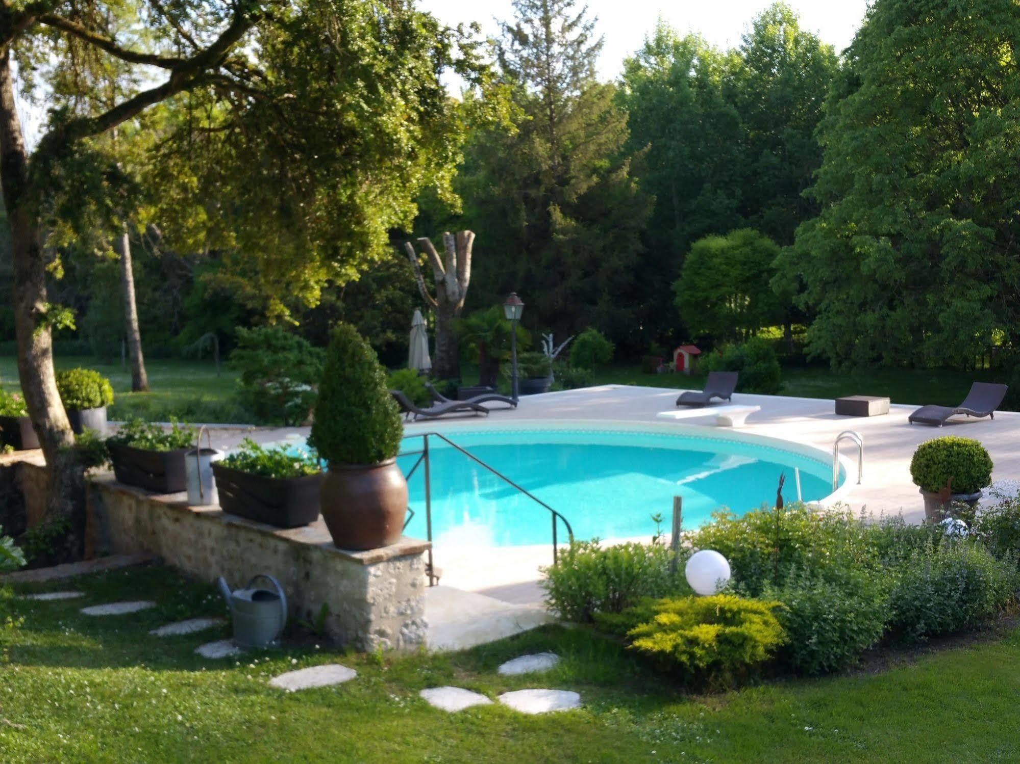 Hotel Moulin Rouhaud Montboyer Esterno foto